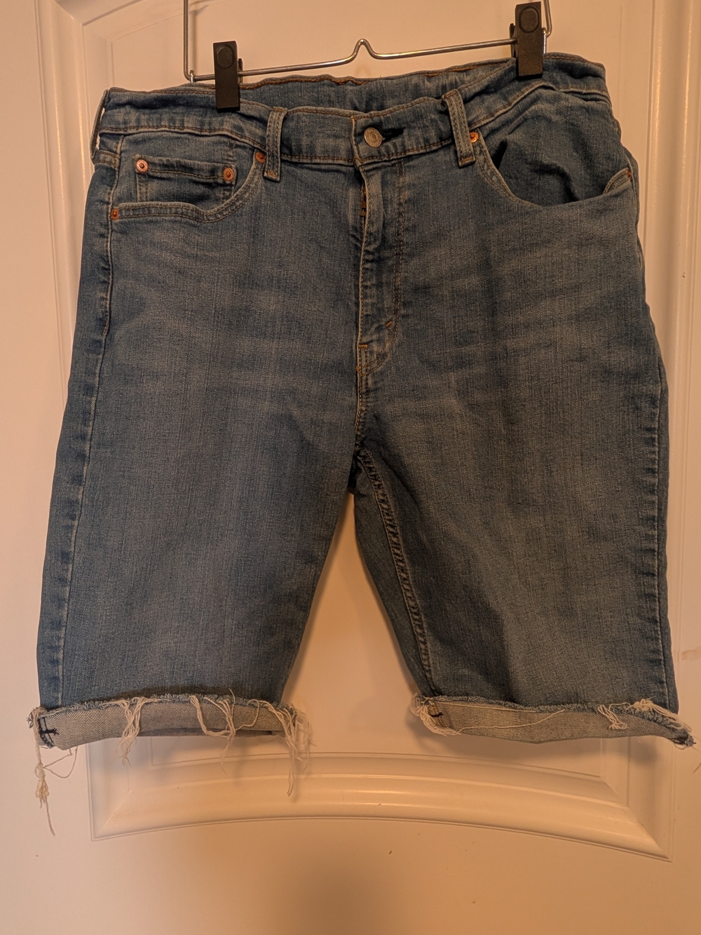 Levi's Men's 38 Cutoff Jean Shorts Distressed Raw Hem Cuffed Denim Jorts Medium